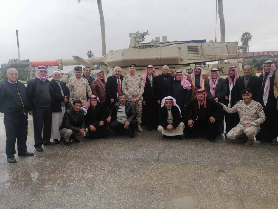العميد الركن المتقاعد الرقاد يشارك مرتبات لواء 60 بيوم الوفاة للمتقاعدين العسكريين...صور