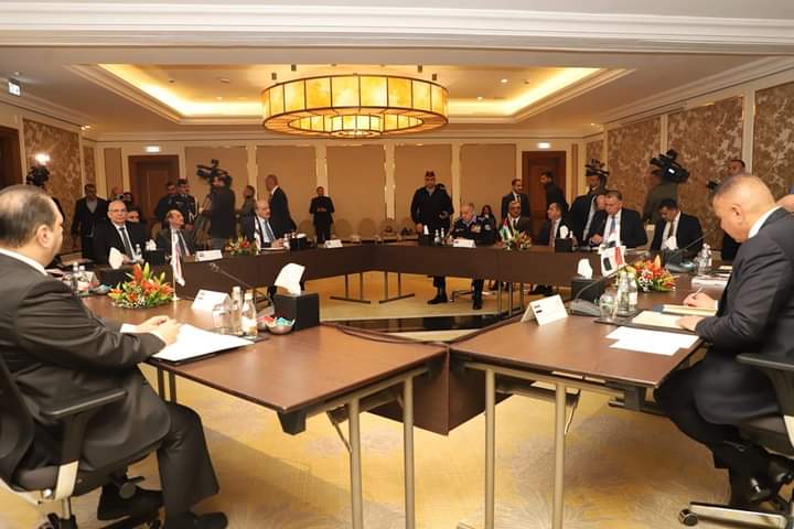 عاجل  ...بدء اجتماع وزراء داخلية الأردن والعراق وسوريا ولبنان في عمان لمناقشة آفة المخدرات وسبل مكافحتها