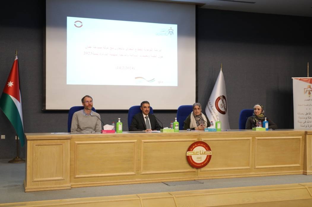 صناعة عمان والعمل ينظمان ورشة حول أنظمة وتعليمات السلامة والصحة المهنية