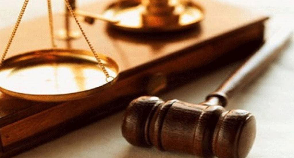 الجنايات الكبرى تنفذ العقوبة الأشد بحق شخص طعن شقيقه واعتدى على والده