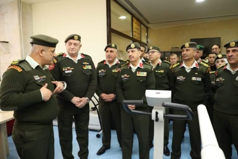 مدير عام الخدمات الطبية الملكية يفتتح وحدة تأهيل أمراض القلب…صور