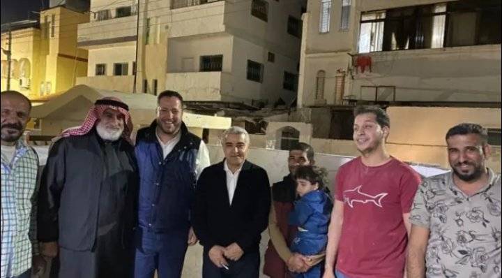 العقبة : فاعلو خير و” اترك اثر”يعيدون تأثيث منزل اسرة بعد حريق طال منزلهم