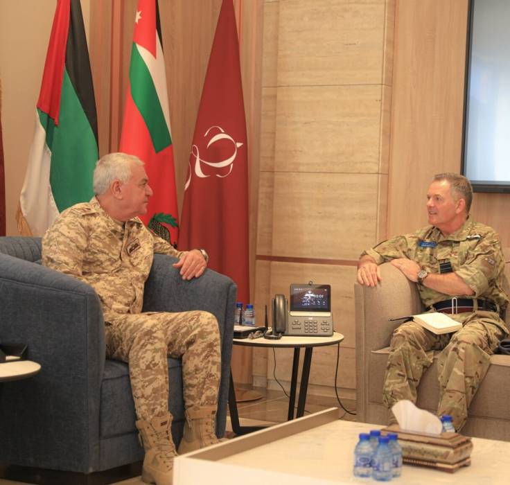 رئيس الأركان يستقبل المستشار الدفاعي البريطاني لشؤون الشرق الأوسط