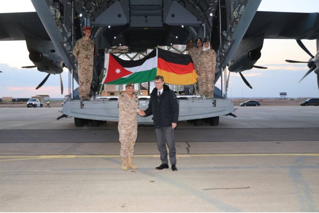 وصول طائرة مساعدات ألمانية ثانية إلى قاعدة الأزرق الجوية