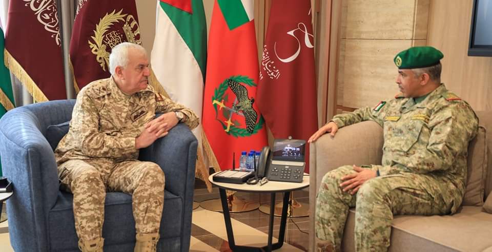 رئيس هيئة الأركان المشتركة يستقبل وفداً عسكرياً كويتياً