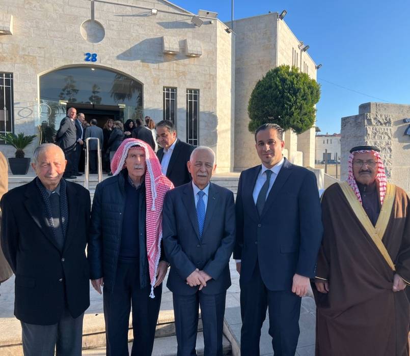 مندوبا عن جلالة الملك وولي العهد ....العيسوي يقدم واجب العزاء لعشيرة الجرادات ...صور