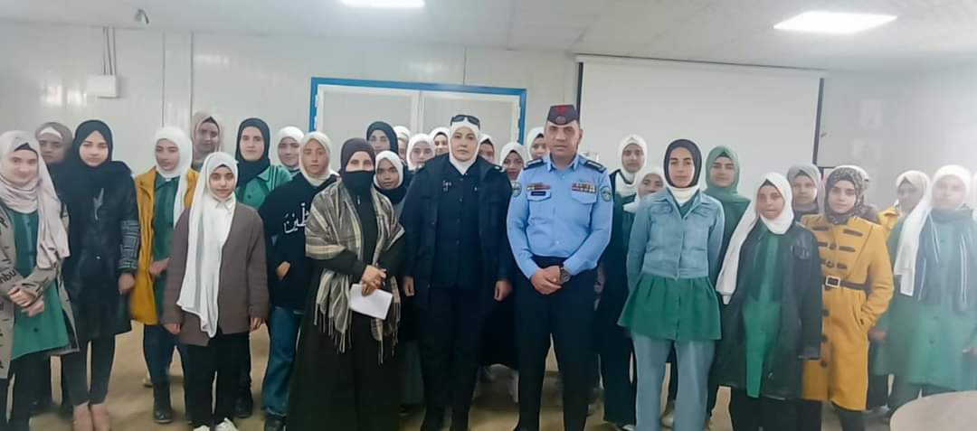 تخريج دورة أصدقاء الشرطة في مخيم الزعتري...صور