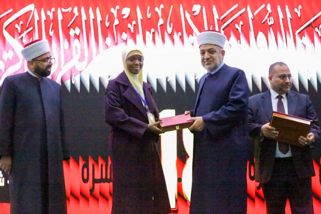 الخلايلة يكرم الفائزات بالمسابقة الهاشمية الدولية للإناث لحفظ القرآن وتلاوته