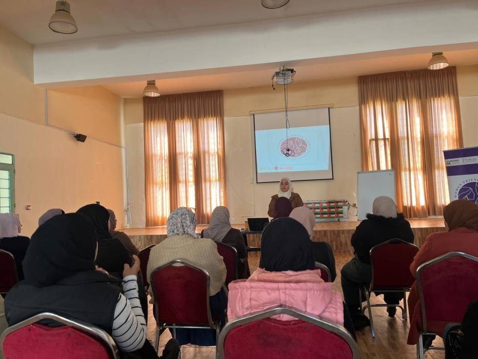 جلسة نقاشية علامة صديقة للمرأة يقيمها مركز الحياة راصد في الكرك