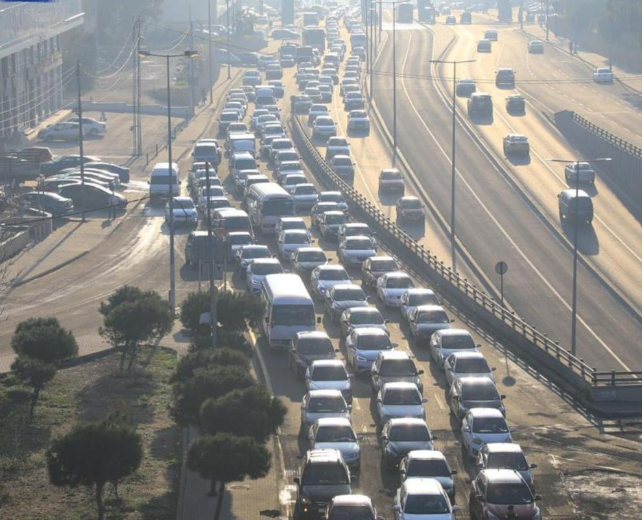 أزمات مرورية في عمان تزامنا مع بدء التدريس في الجامعات الحكومية  صور