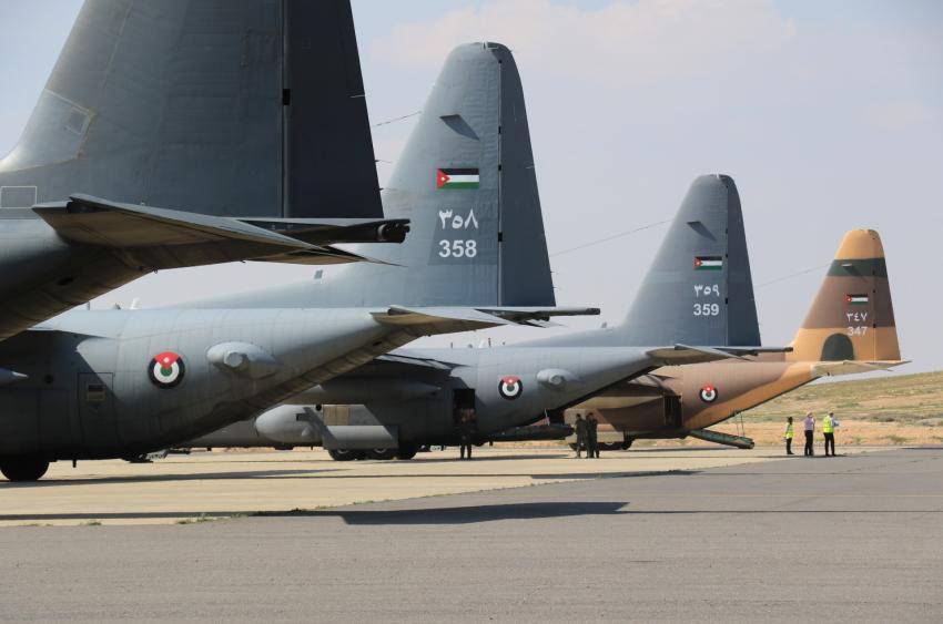 القوات المسلحة تنفذ 4 إنزالات جوية إغاثية لأهل غزة_صور