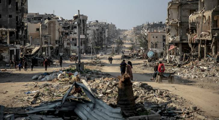 القوات المسلحة تنفذ إنزالا جويا جديدا لمساعدات على مناطق مختلفة من قطاع غزة