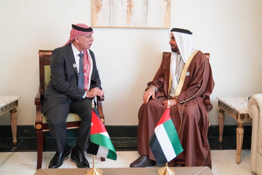 وزير الداخلية يبحث التعاون مع نظيره الإماراتي