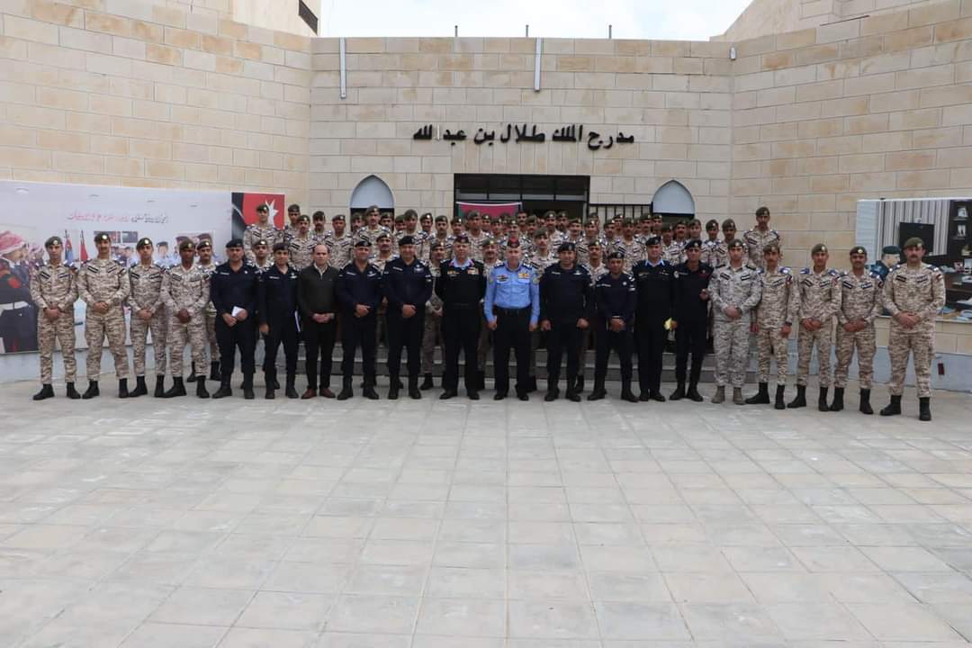 قائد أمن إقليم الجنوب يحاضر في كلية العلوم الشرطية