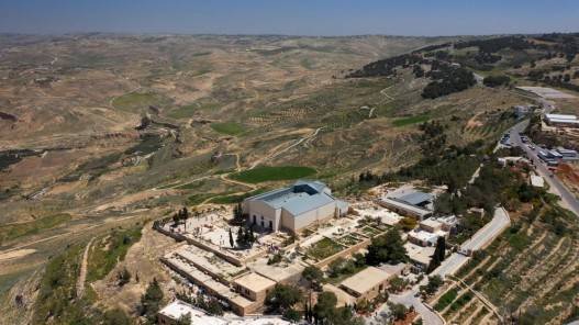 رئيس بلدية مأدبا: 50 نسبة إنجاز مشروع الممر السياحي طريق الفيصلية جبل نيبو