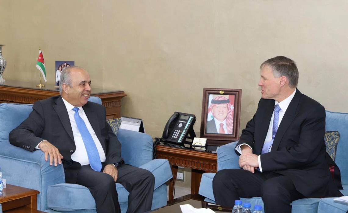 وزير التربية يبحث مع السفير البريطاني علاقات التعاون في المجالات التعليمية