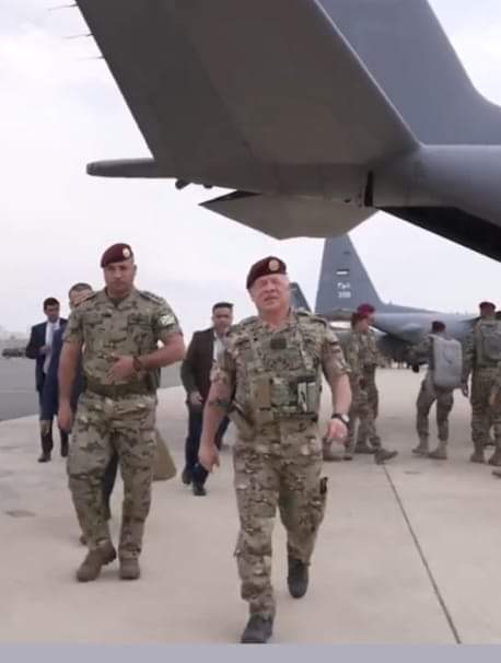 الملك يخاطر في حياتة بالمشاركة في أكبر عملية إنزال جوي للمساعدات الطبية والإنسانية في غزة .