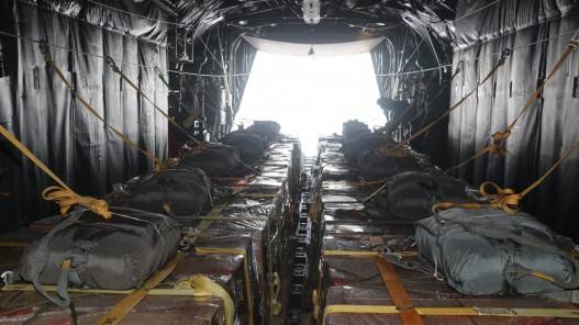 الأردن ينفذ إنزالا إغاثيا على شمال مدينة غزة