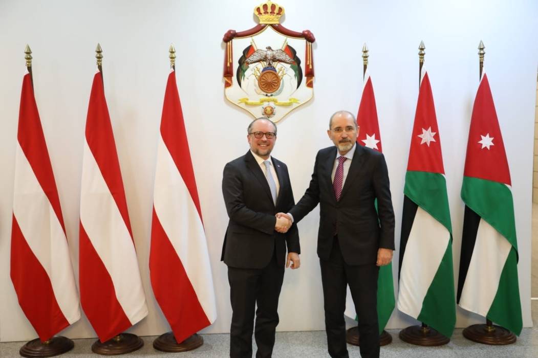 الصفدي يلتقي وزير الخارجية النمساوي
