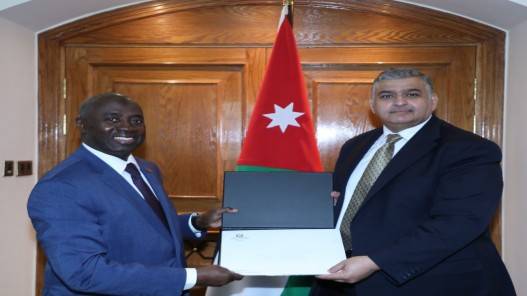 وزارة الخارجية تتسلم نسخة من أوراق اعتماد سفير غينيا