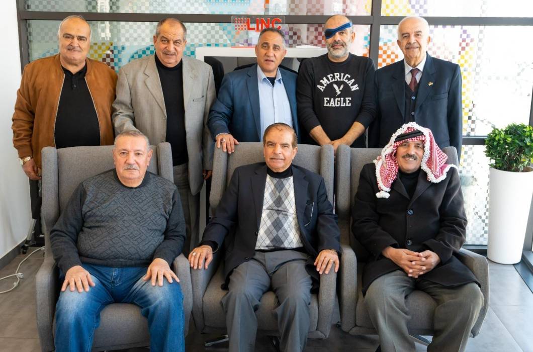 لجنة الكرامة للمحاربين القدامى تعود نجل امينها العام...صور