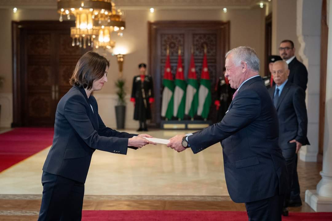 الملك يتقبل أوراق اعتماد عدد من السفراء..صور