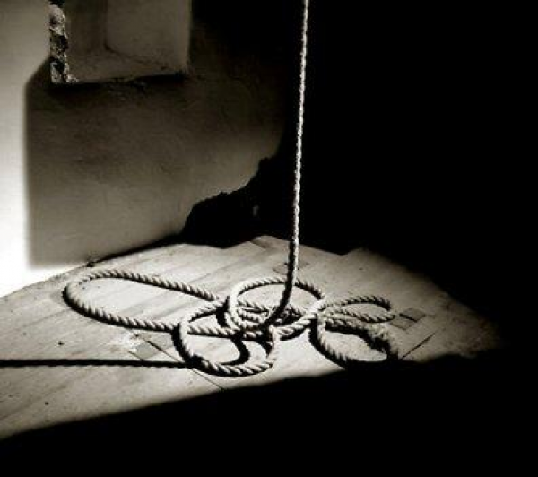 العثور على جثة عربيّ مشنوقًا في سكن عمله