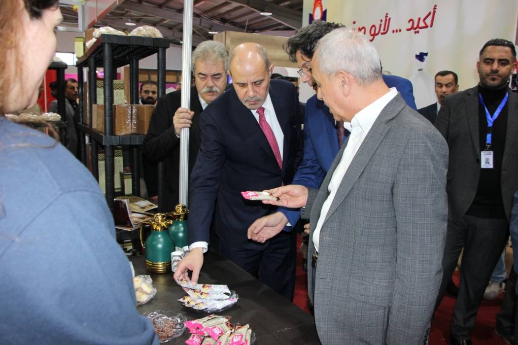 مندوبا عن الملك ، وزير الصناعة والتجارة والتموين  يفتتح  فعاليات معرض الغذاء الأردني الدولي