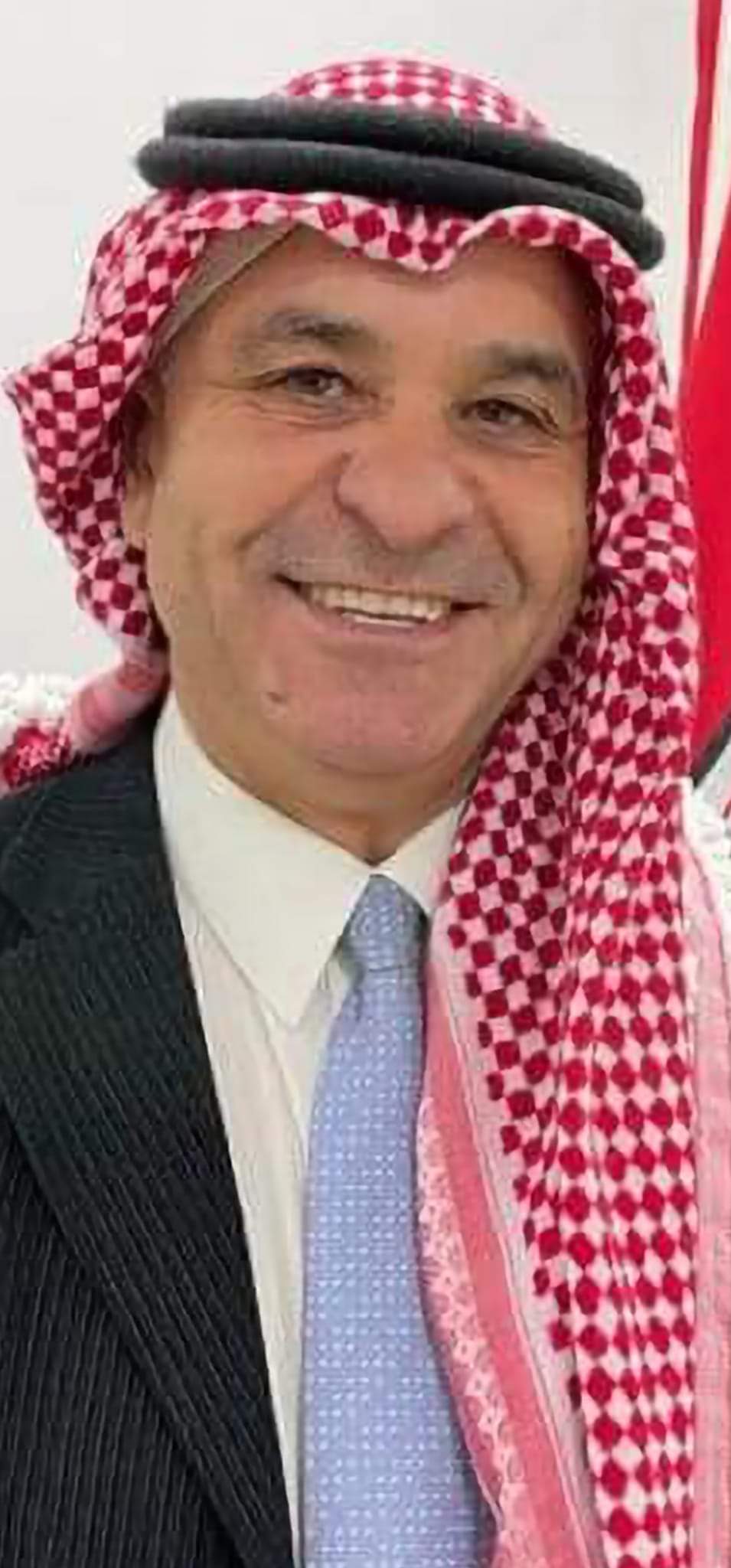 الطاهات يتسلم ميدالية اليوبيل الفضي