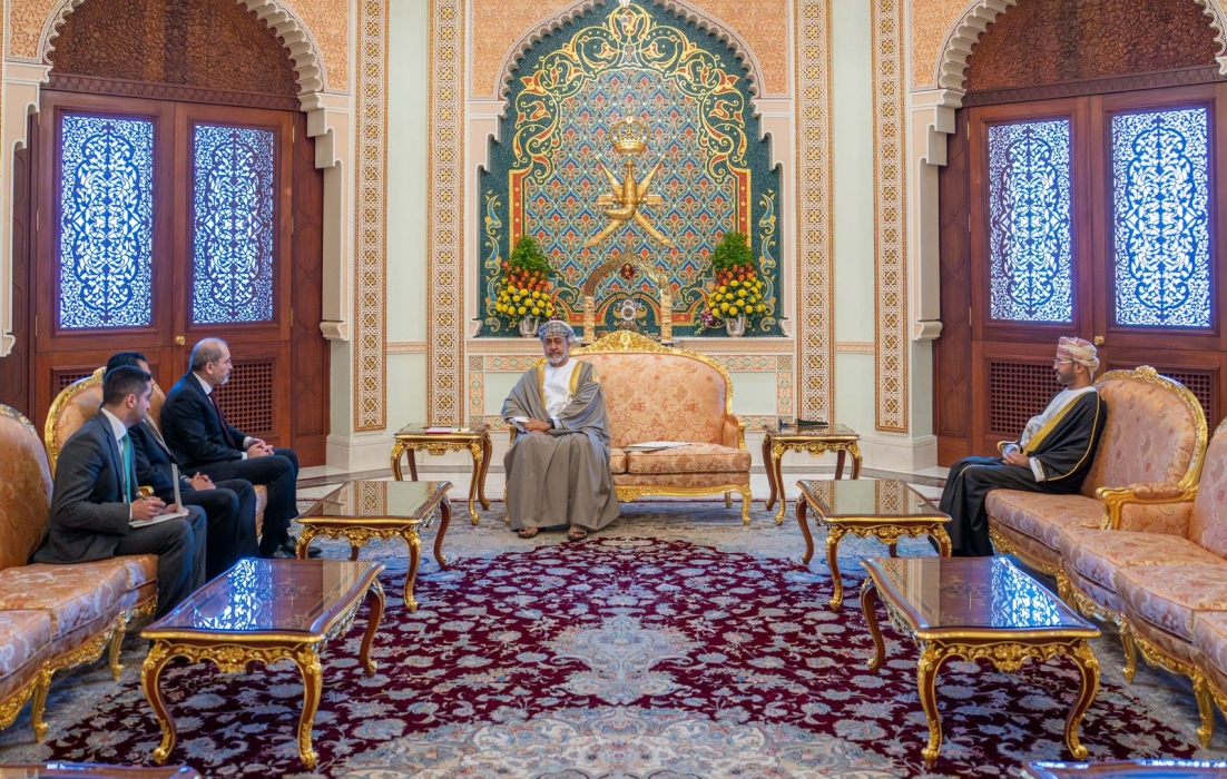FM Passes Letter From King to Sultan of Oman