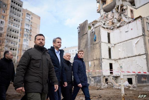 نجاة زيلينسكي ورئيس وزراء اليونان من قصف روسي