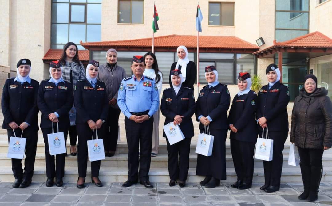تكريم مرتبات الشرطة النسائية في مديرية شؤون اللاجئين السوريين ...صور