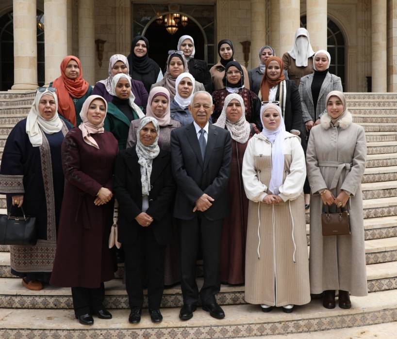 رئيس الديوان الملكي يلتقي وفدا من سيدات محافظة معان...صور