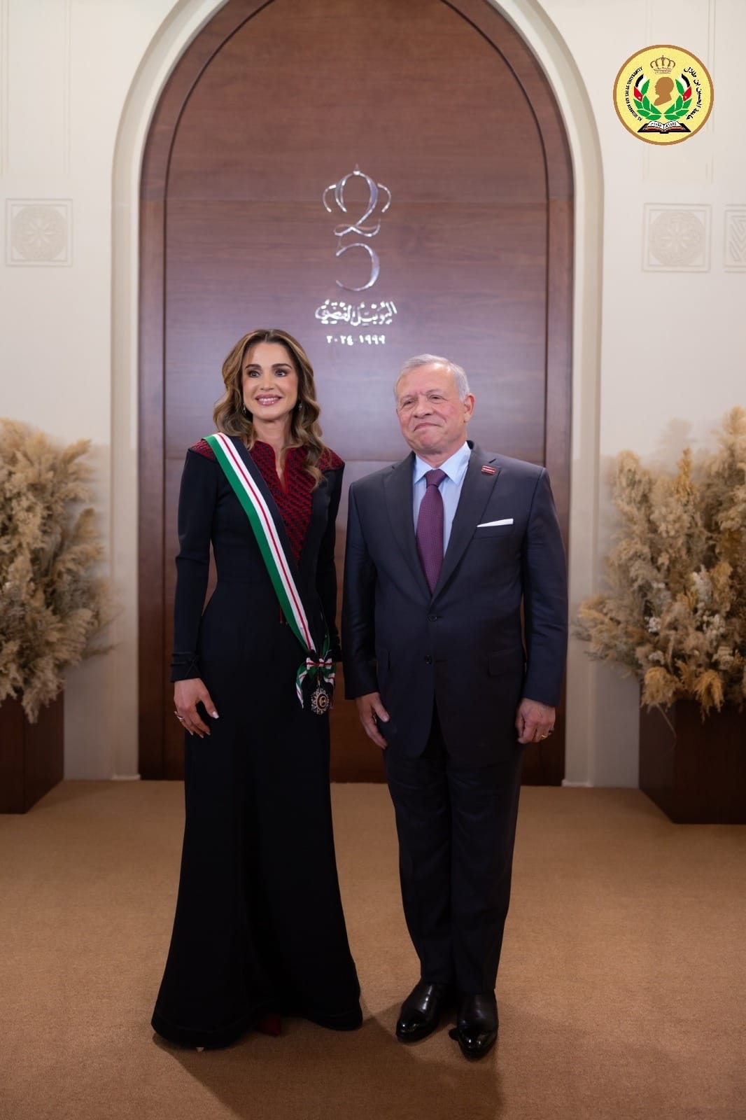 رئيس جامعة الحسين بن طلال  يهنئ الملكة بحصولها على وسام النهضة