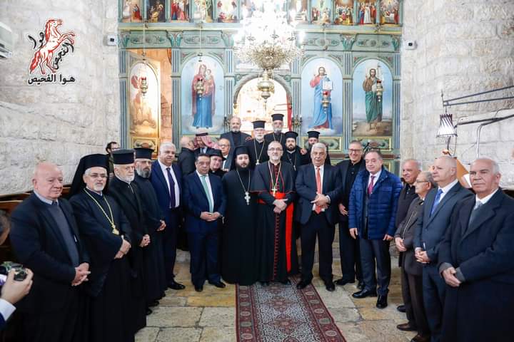 الكاردينال بييرباتيستا بيتسابالا يبدأ زيارته الرعوية إلى الفحيص، وسط استقبال رسمي وديني وشعبي