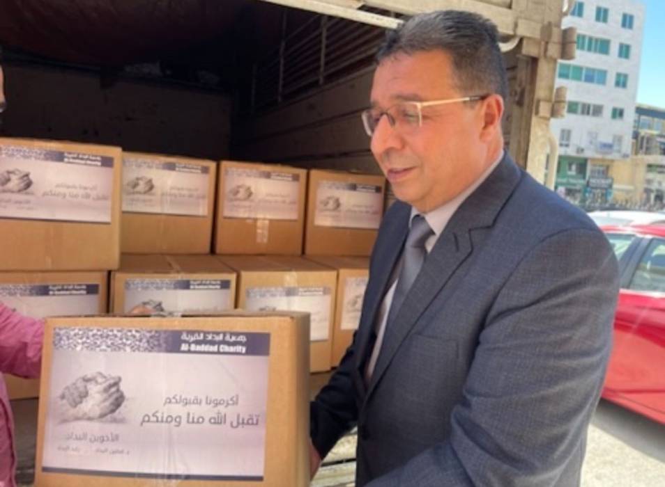 جمعية البداد الخيرية توزع الطرود الرمضانية على الأسر العفيفه