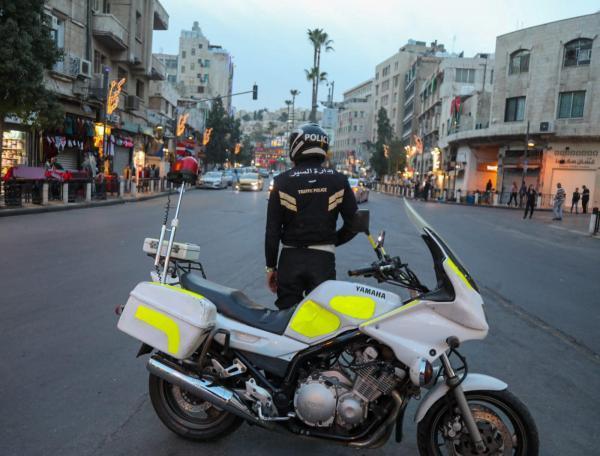 عشية رمضان .. إدارة السير: انتشار الدوريات عند دور العبادة والأسواق التجارية