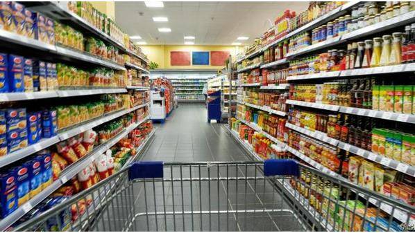 الحكومة: جميع السلع متوفرة ولا ارتفاع على الأسعار