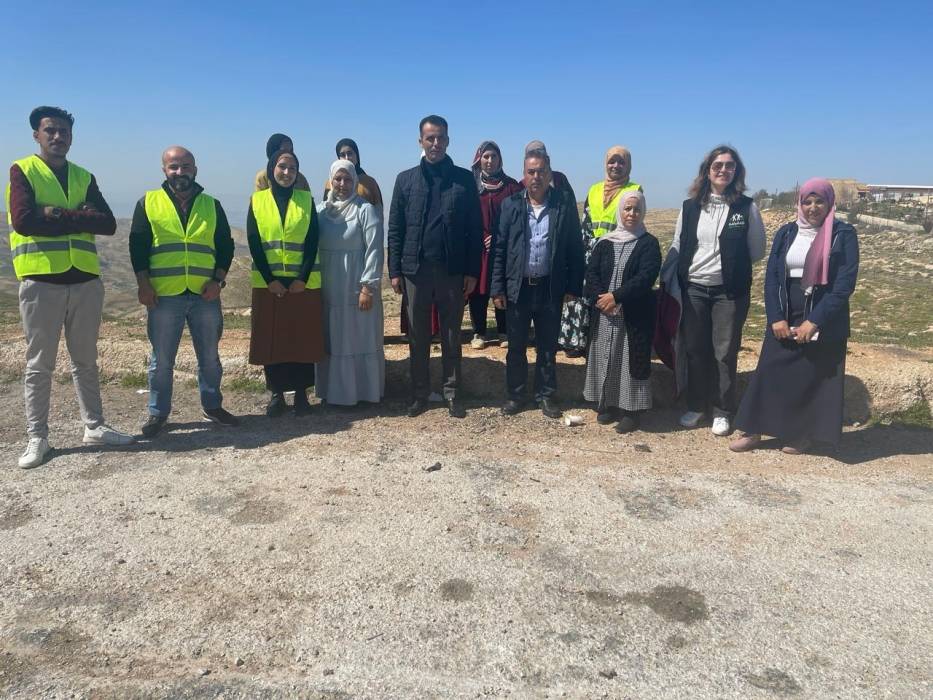 الزبن يرعى اطلاق زراعة حوالي ( 350 ) شتلة بمناسبه اليوبيل الفضي...صور