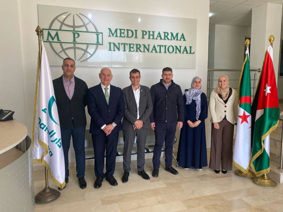الشبول يزور مصانع الأدوية الأردنية في الجزائر...صور