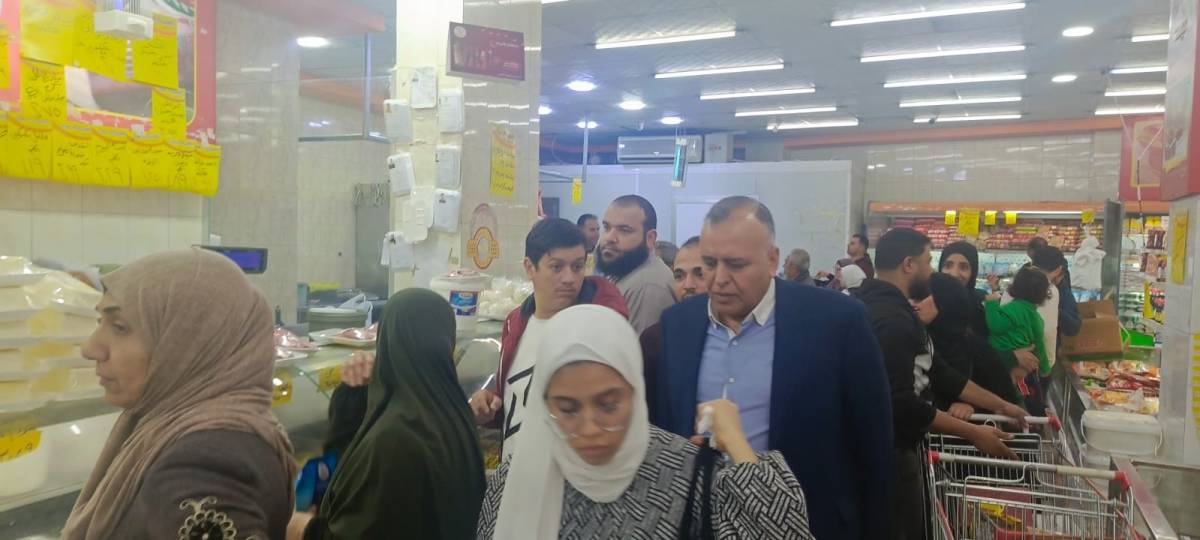 الجبور يتفقد الاسواق الشعبية في الزرقاء ويحذر من رفع الاسعار