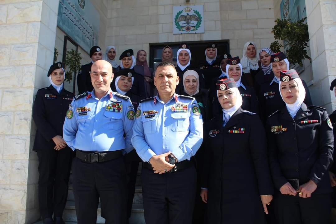 العقيد الدويري يكرم مرتبات الشرطة النسائية...صور