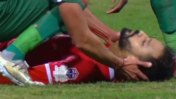 35 صدمة كهربائية لإنعاش قلب لاعب مصري توقف لمدة ساعة كاملة سقط أثناء مباراة