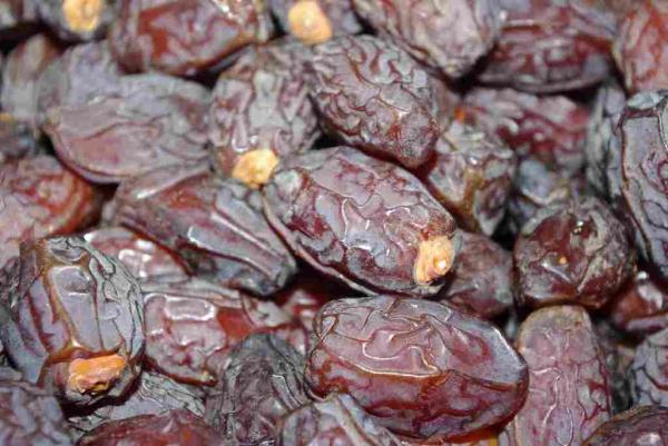الغذاء والدواء تحذر من شراء التمور التي بها تغيّر في الرائحة واللون