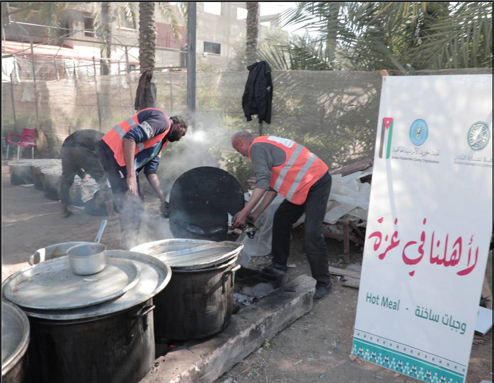 تجارتا الأردن وعمان توزعان وجبات إفطار بقطاع غزة