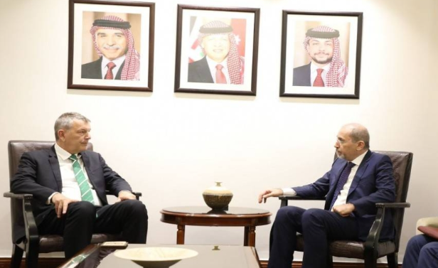 الصفدي يؤكد مركزية “أونروا” في إيصال المساعدات لغزة