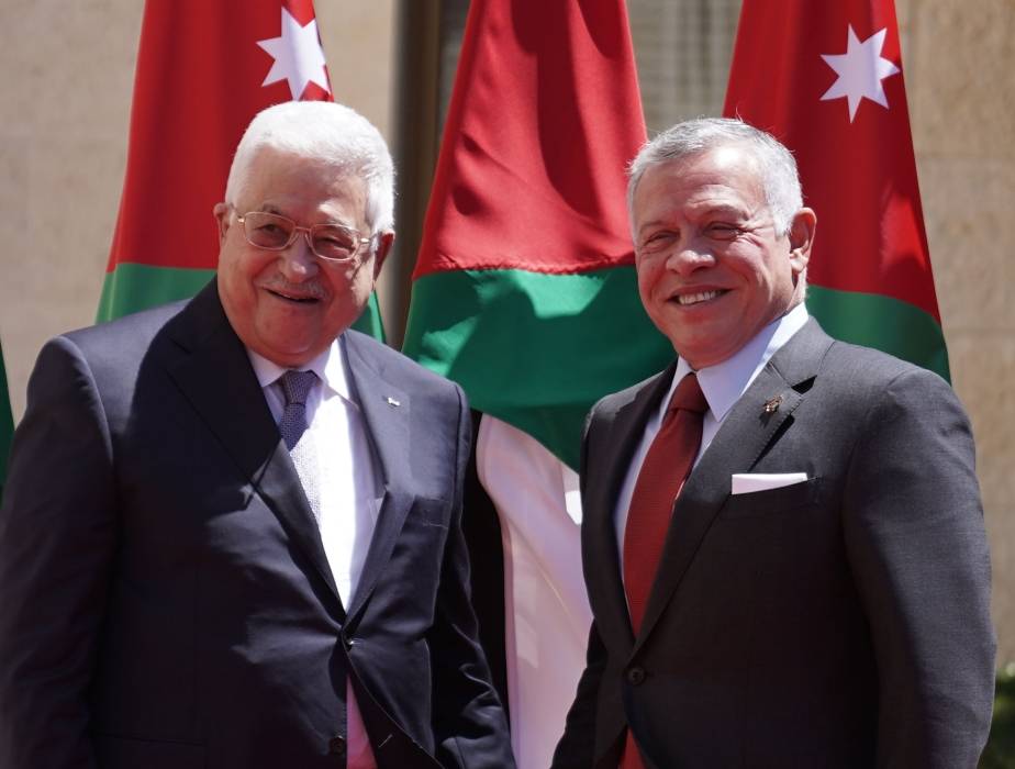 الملك يؤكد خلال اتصال مع الرئيس عباس ضرورة إدامة التنسيق لتفادي أي تصعيد في القدس