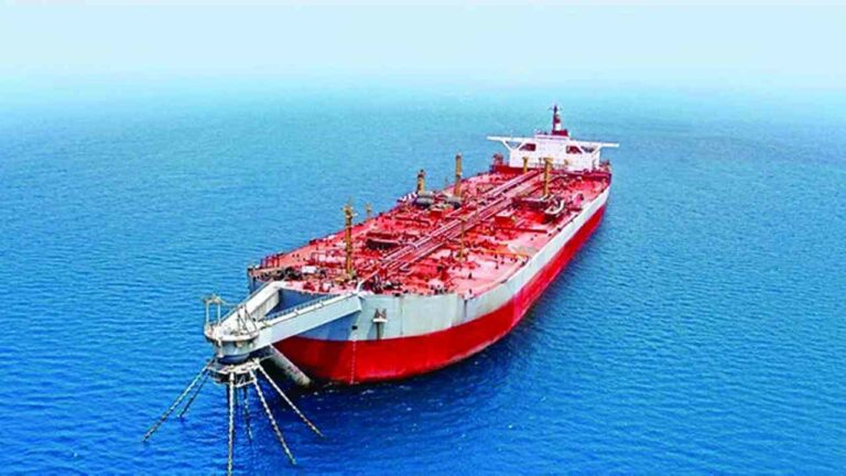 الطاقة الدولية: هجمات البحر الأحمر تزيد شحنات النفط العائمة