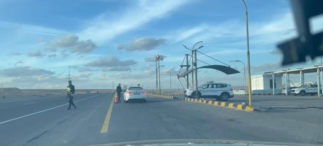 هذا ما حدث مع نشامى الدوريات أثناء مرور مجموعة من زوار المملكة....فيديو