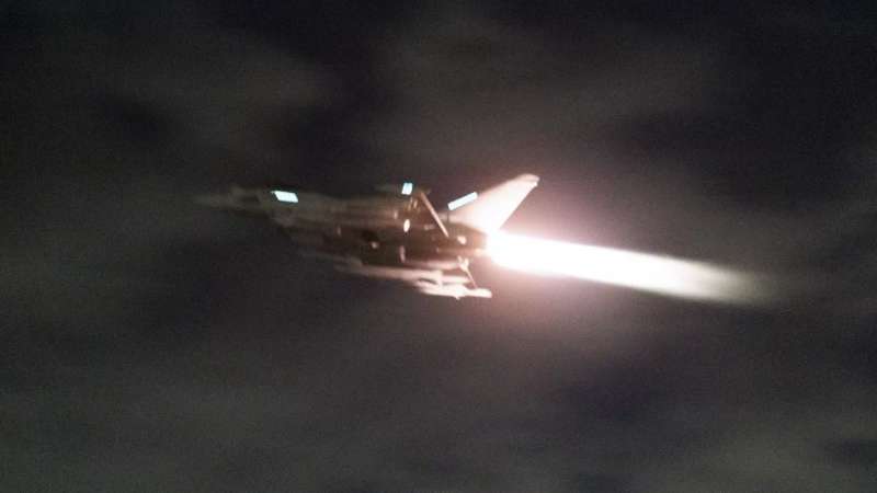 الطيران الأمريكي يشن ضربات جديدة على مناطق بمحافظتي الحديدة وتعز